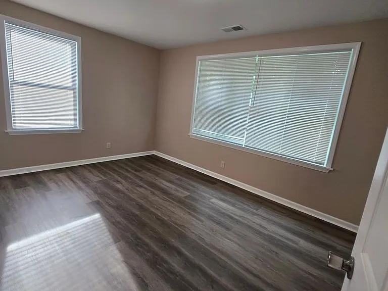 1947 Clovia Ln — Photo 13