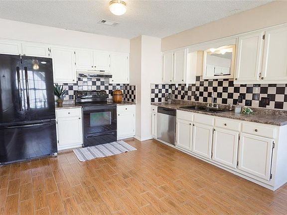 5th image of 1912 N Hills Blvd