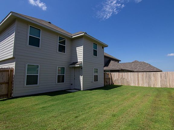 4th image of 1013 Marquis Dr