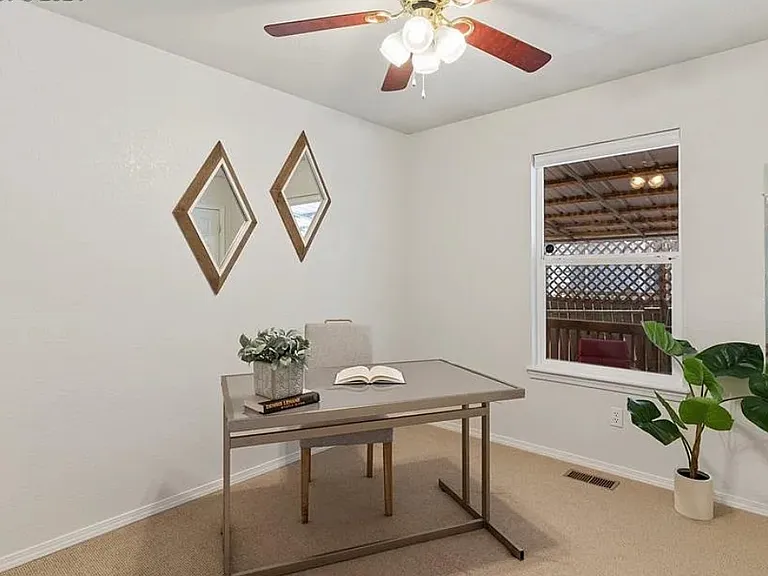 980 Columbine Ave — Photo 11