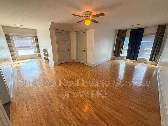 5th image of 1021 E Walnut St APT 3