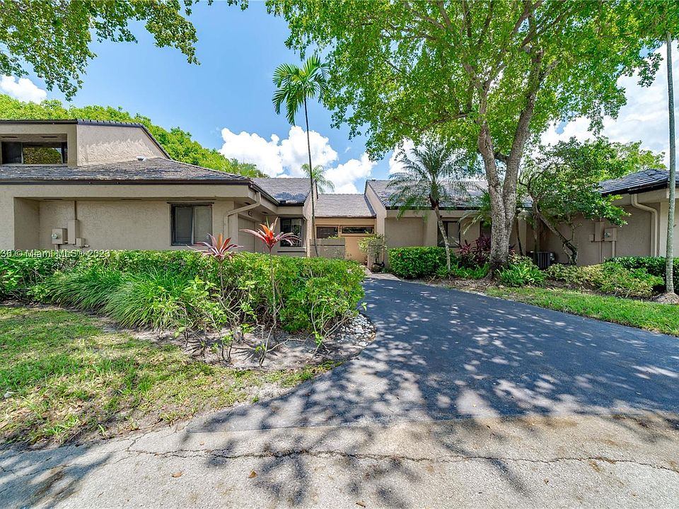 1st image of 9425 Chelsea Dr S #203