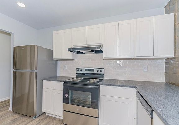 2nd image of 126 Rockefeller Rd #126