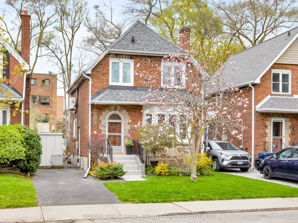 16 Coe Hill Dr, Toronto, ON M6S 3C8
