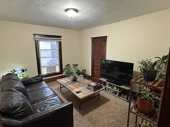 Living room, furnished