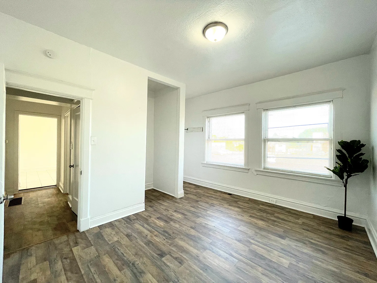 7370 Pasadena Blvd — Photo 1