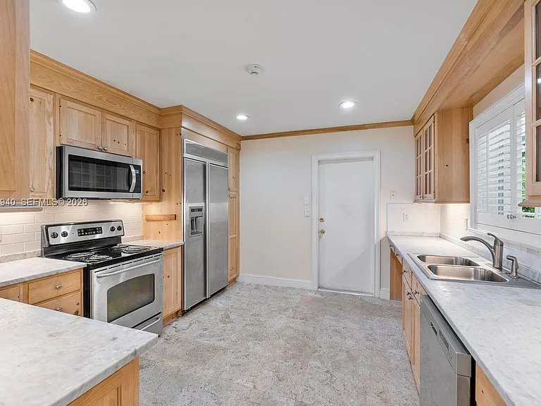 1037 Alfonso Ave — Photo 43