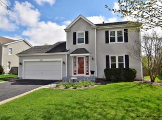 2515 College Green Dr, Elgin, IL 60124
