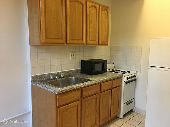 3rd image of 133 W 132nd St APT 3F