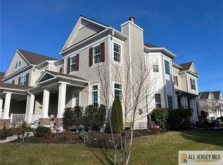 30 Hamilton Dr, Cranbury, NJ 08512