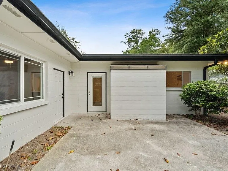 1941 NW 35th St — Photo 20
