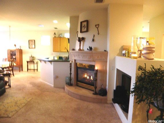 4th image of 390 Lilypond Ln