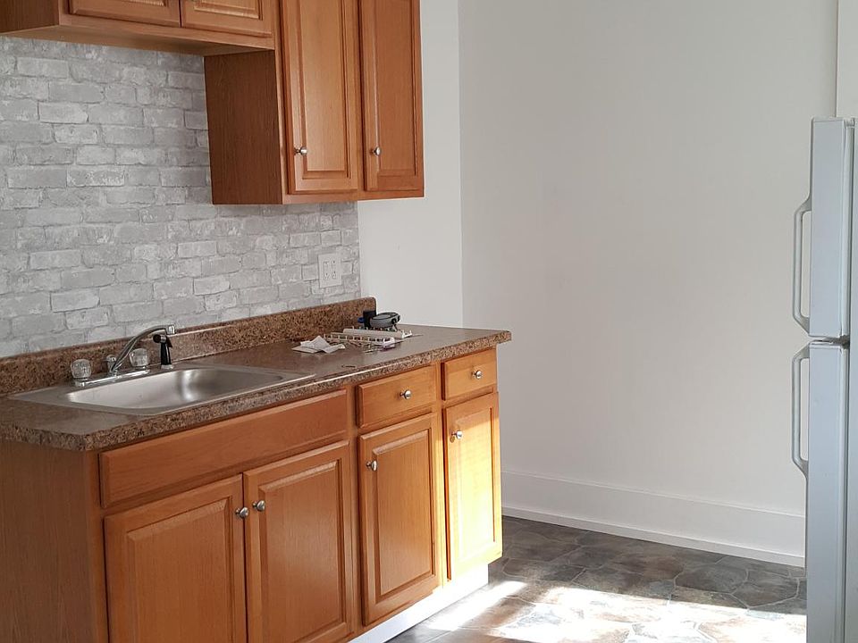2nd image of 111 Osborne St APT 6