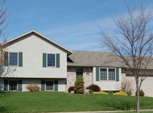 804 Southbound Dr, Deforest, WI 53532