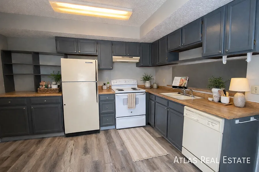 Beautiful Briargate Townhome Available October 26th ~ Apply Today and take Advantage of Our Move ... — Photo 2