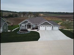 1120 Ione Dr, Peosta, IA 52068