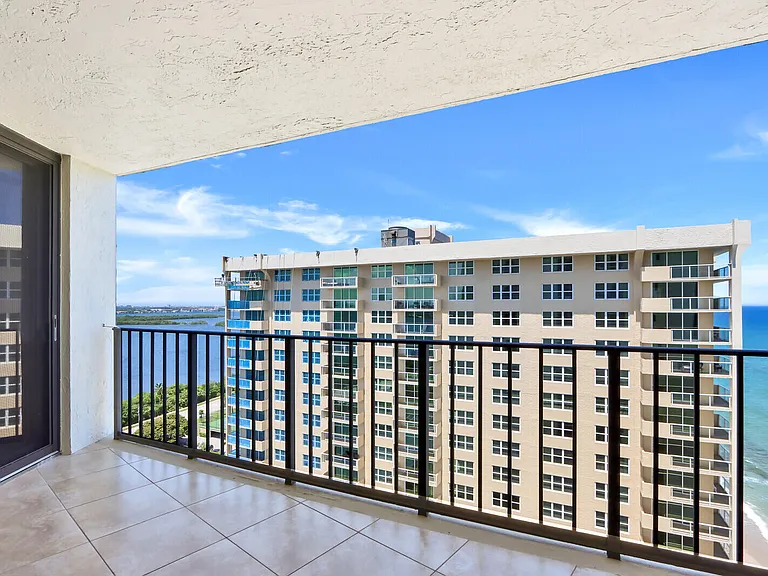 5420 N Ocean Dr #1703 — Photo 2