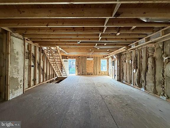 3rd image of 121 N Hilton St