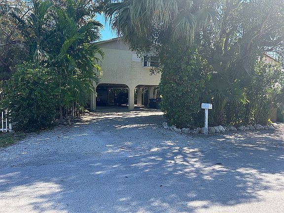 Curb view… Lots of shade!