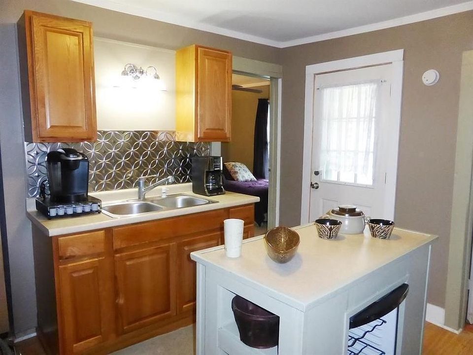 2nd image of 154 River St #2