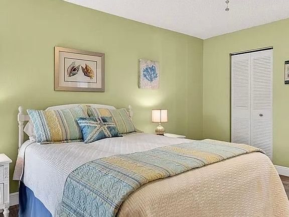 5th image of 4257 Island Cir APT C