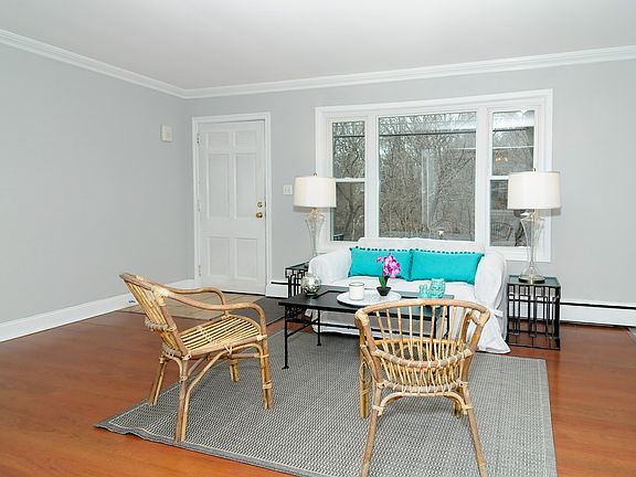 3rd image of 124 Paterson Ave