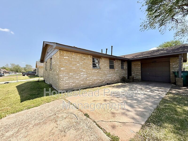1st image of 3200 NE 11th St