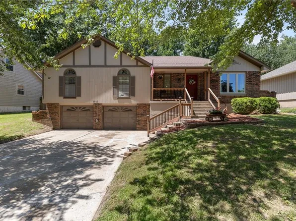2209 NW 10th St, Blue Springs, MO 64015