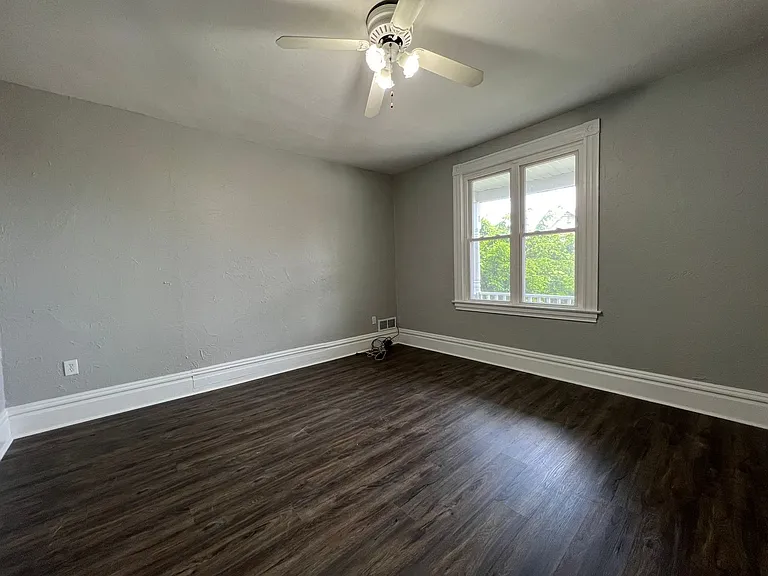 218 Mary St — Photo 10