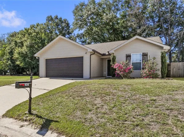 630 Holly Berry Ln, Moundville, AL 35474