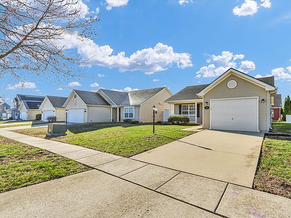 3rd image of 409 Luria Ln