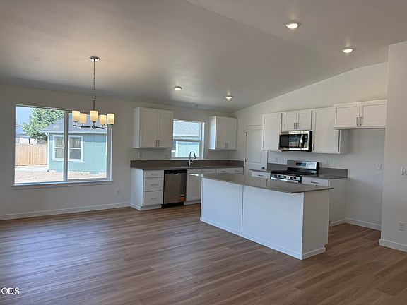 5th image of 676 NE Rickenbacker Rd #142