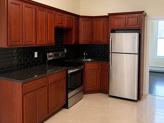 3rd image of 239 Kingston Ave #2