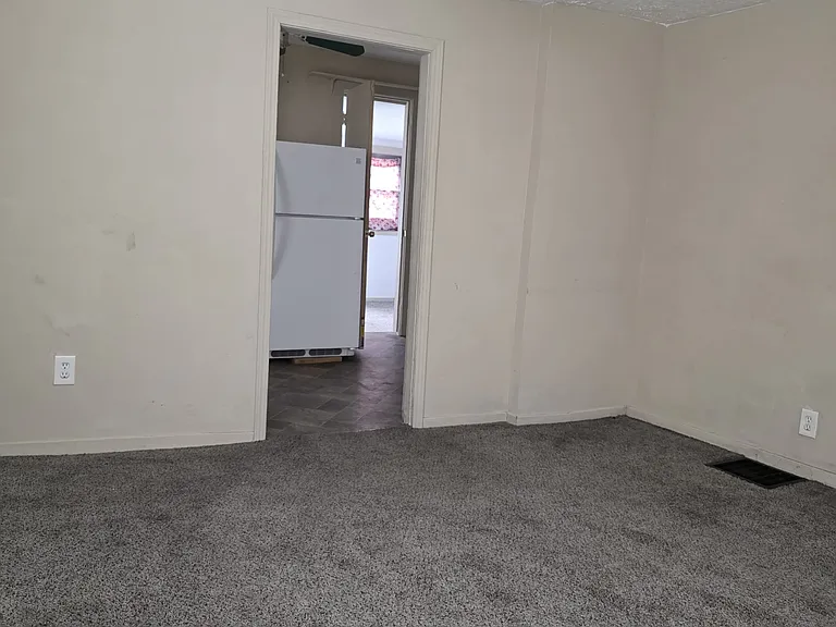 241 Memorial Pkwy #2 — Photo 4