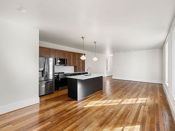 4th image of 901 Caroline St APT 201