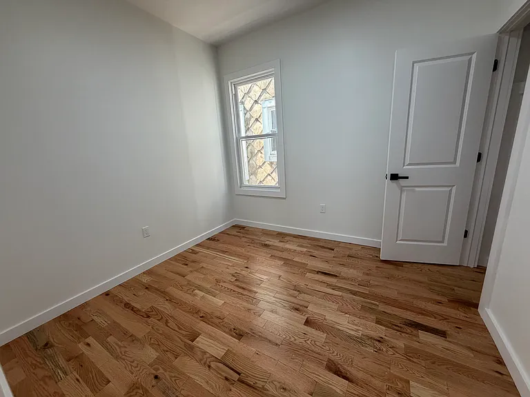 181 Woodside Ave #2F — Photo 4