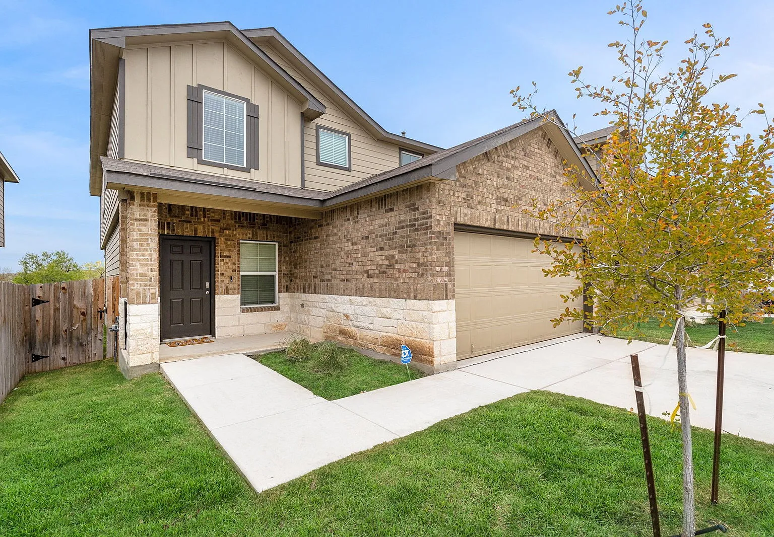 4 bed, 3.0 bath, 2473 sqft, $2,050 — Photo 2