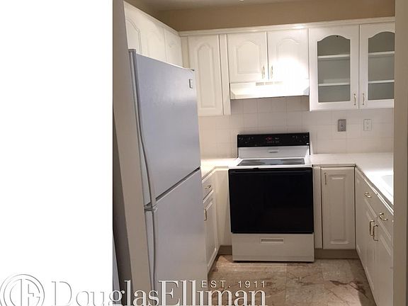 4th image of 9318 SW 1st St #305