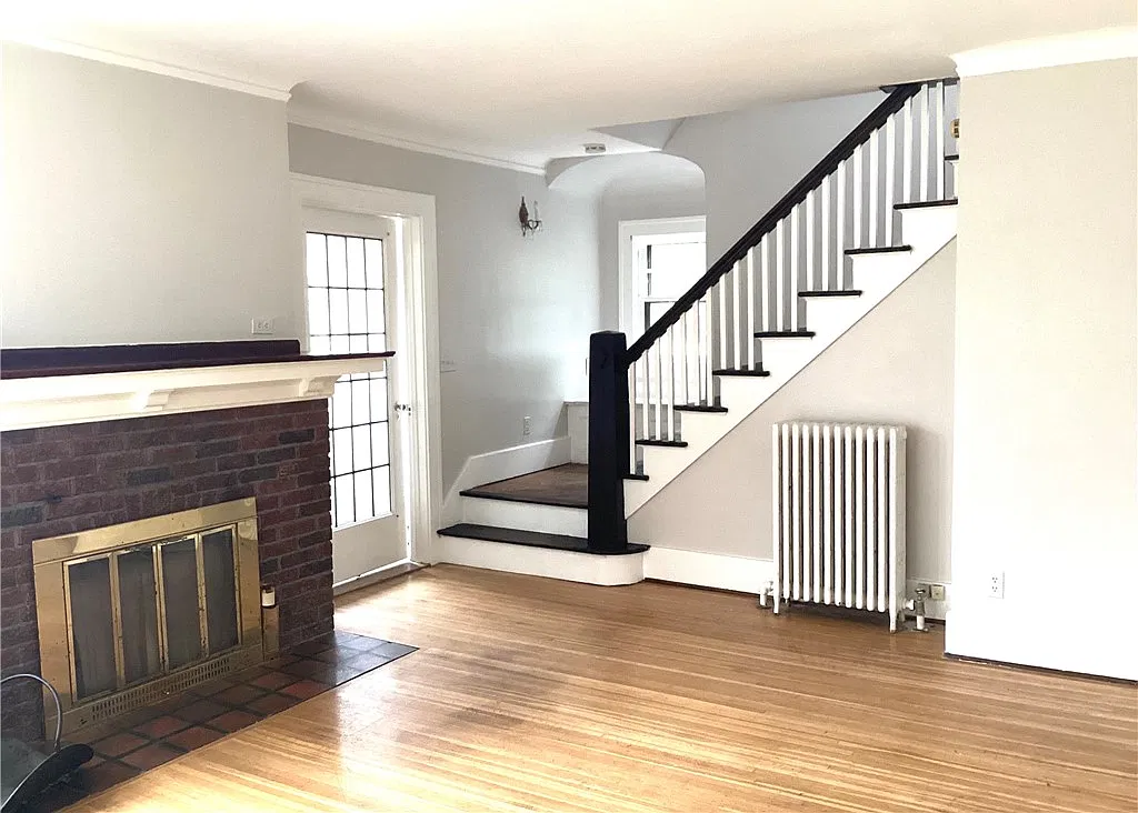 3 bed, 1.5 bath, 1319 sqft, $2,500 — Photo 3