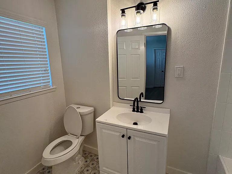 7102 Sharpview Dr — Photo 7