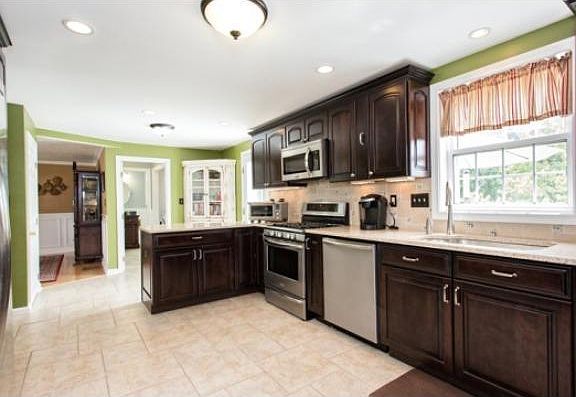 4th image of 89 Beech Plum Dr