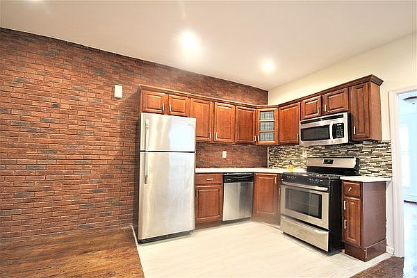 1st image of 16 Monaco Pl #3