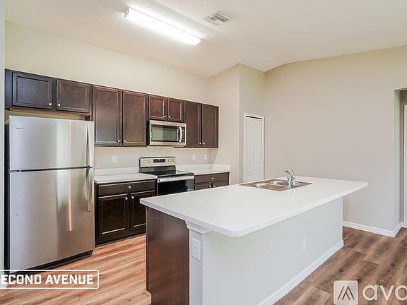 4th image of 1831 NW 6th Pl