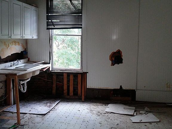 5th image of 1611 Semple Ave