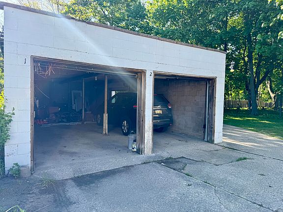 5th image of 2130 Bourdon St