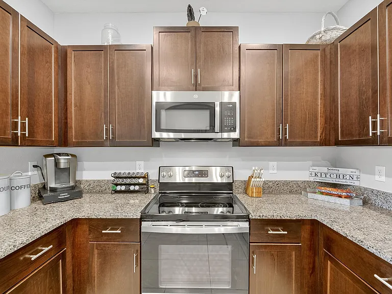 824 Royal Empress Dr — Photo 14