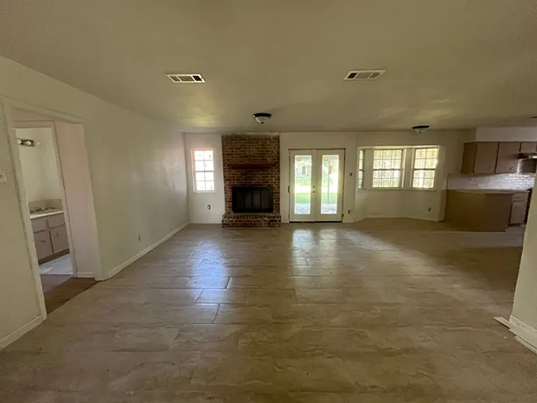 1700 Standridge St — Photo 8