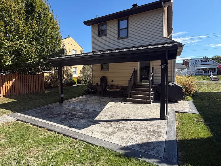 676 Elizabeth St — Photo 29