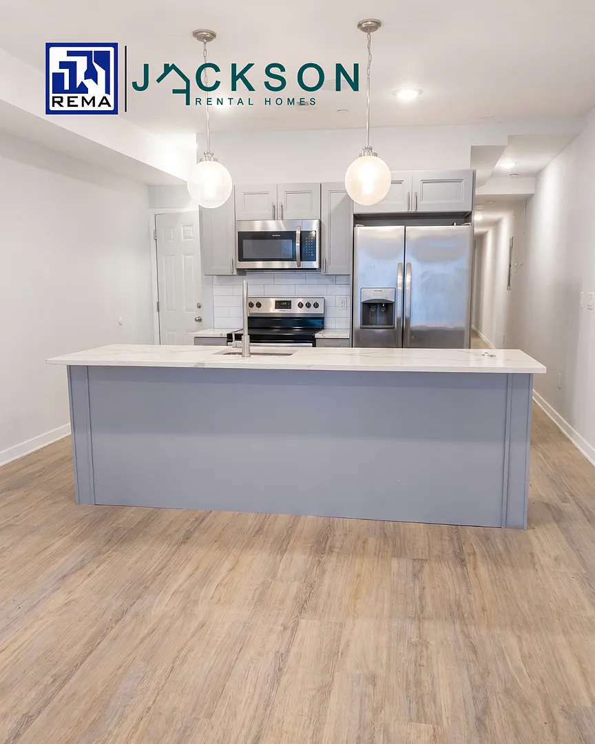644 N 32ND ST — Photo 1
