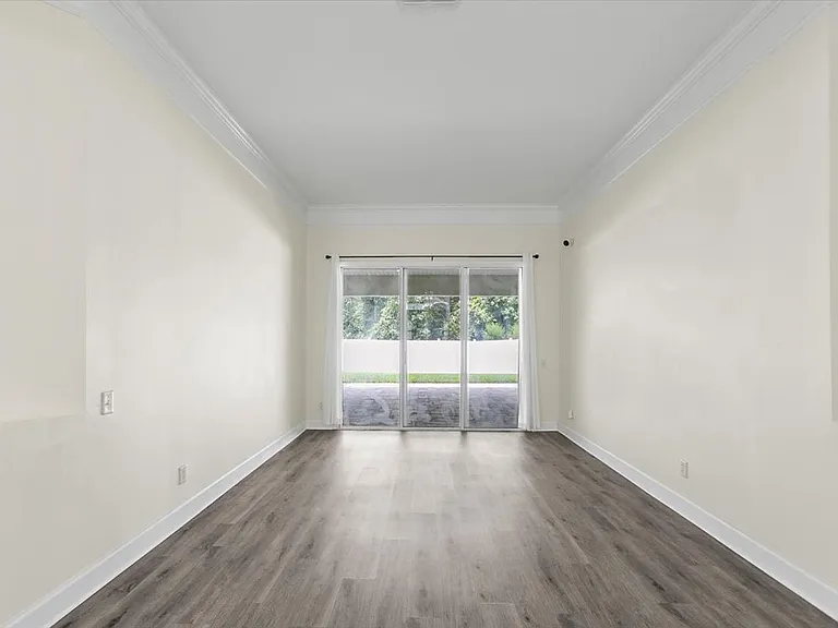 8884 Hampton Landing Dr E — Photo 6
